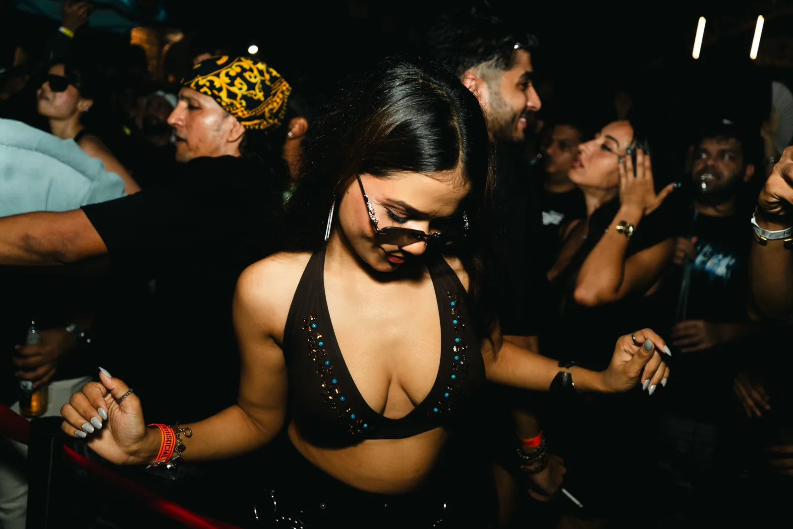 Dancer in front of the crowd at a FallØut night